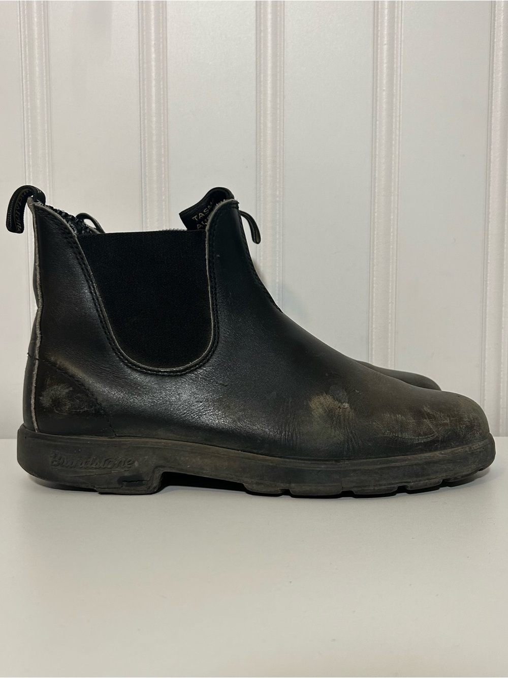 Blundstone black leather Chelsea boots